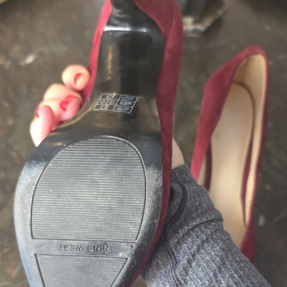 Nine West 38 Elegant Burgundy Women's Heels - Picture 4 of 4